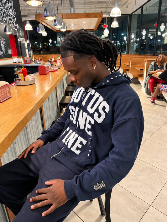 MOTUS SINE FINE Zip-Up Hoodie